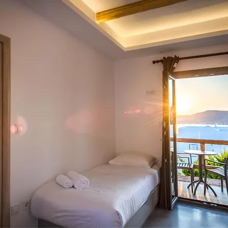 Piperaki Project * Naousa (Paros)